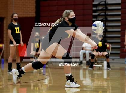Thumbnail 2 in Salpointe Catholic vs. Mesquite photogallery.