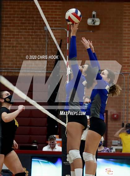 Thumbnail 2 in Salpointe Catholic vs. Mesquite photogallery.