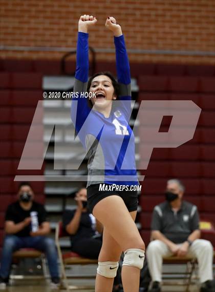 Thumbnail 2 in Salpointe Catholic vs. Mesquite photogallery.