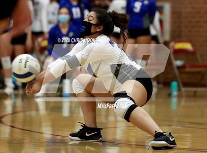 Thumbnail 2 in Salpointe Catholic vs. Mesquite photogallery.