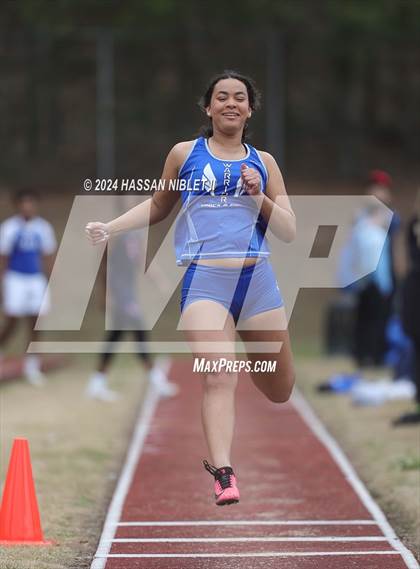 Thumbnail 2 in Mohawk-Warrior Invitational photogallery.