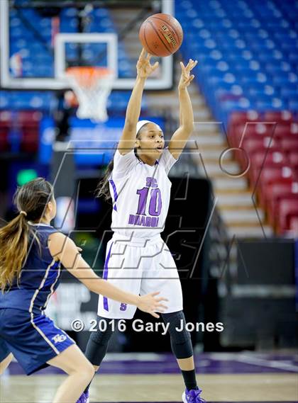 Thumbnail 2 in Sacramento vs. Elk Grove (CIF NorCal Regional D2 Final) photogallery.