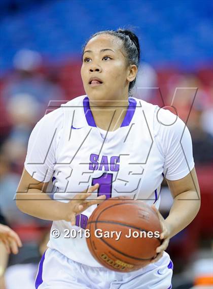 Thumbnail 2 in Sacramento vs. Elk Grove (CIF NorCal Regional D2 Final) photogallery.