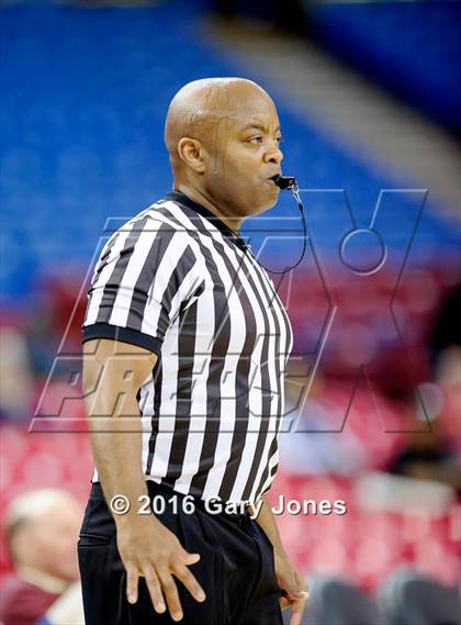 Thumbnail 2 in Sacramento vs. Elk Grove (CIF NorCal Regional D2 Final) photogallery.
