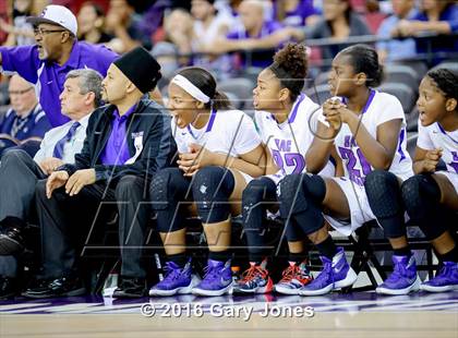 Thumbnail 2 in Sacramento vs. Elk Grove (CIF NorCal Regional D2 Final) photogallery.