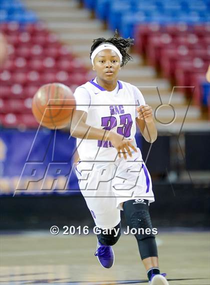 Thumbnail 2 in Sacramento vs. Elk Grove (CIF NorCal Regional D2 Final) photogallery.