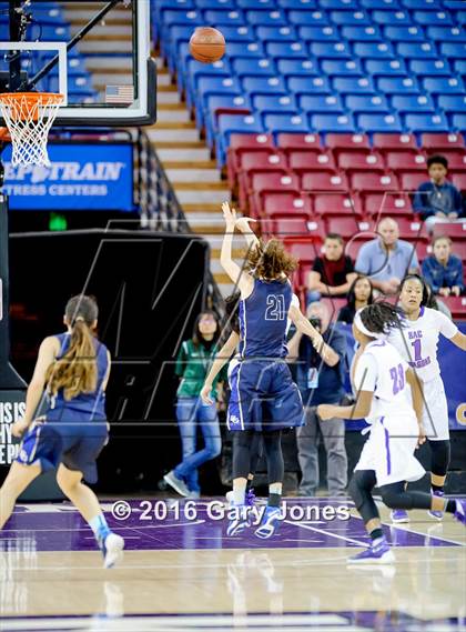 Thumbnail 3 in Sacramento vs. Elk Grove (CIF NorCal Regional D2 Final) photogallery.