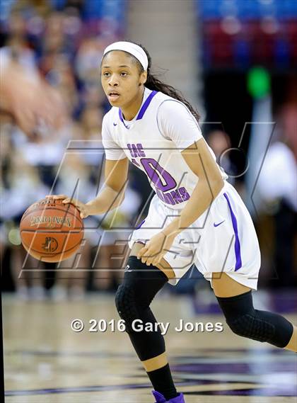 Thumbnail 3 in Sacramento vs. Elk Grove (CIF NorCal Regional D2 Final) photogallery.