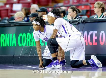 Thumbnail 2 in Sacramento vs. Elk Grove (CIF NorCal Regional D2 Final) photogallery.
