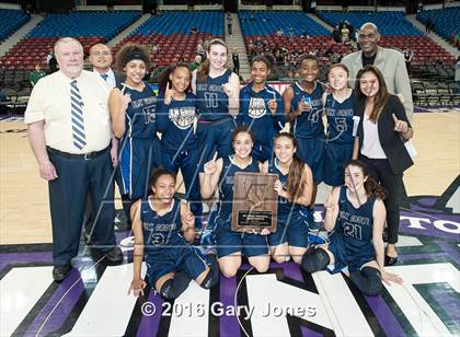 Thumbnail 2 in Sacramento vs. Elk Grove (CIF NorCal Regional D2 Final) photogallery.