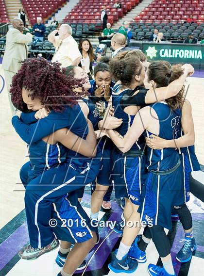 Thumbnail 2 in Sacramento vs. Elk Grove (CIF NorCal Regional D2 Final) photogallery.