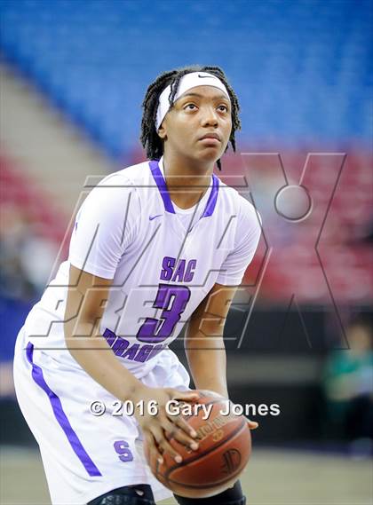 Thumbnail 2 in Sacramento vs. Elk Grove (CIF NorCal Regional D2 Final) photogallery.