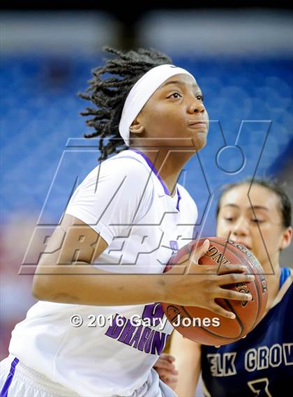 Thumbnail 3 in Sacramento vs. Elk Grove (CIF NorCal Regional D2 Final) photogallery.