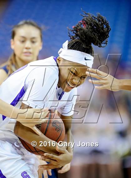 Thumbnail 3 in Sacramento vs. Elk Grove (CIF NorCal Regional D2 Final) photogallery.