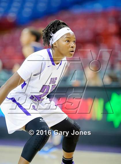 Thumbnail 3 in Sacramento vs. Elk Grove (CIF NorCal Regional D2 Final) photogallery.