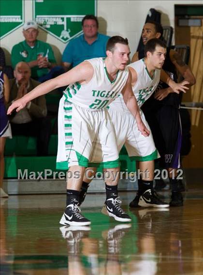 Thumbnail 3 in Washington vs. Triton Central (IHSAA 2A Sectional Tournament) photogallery.