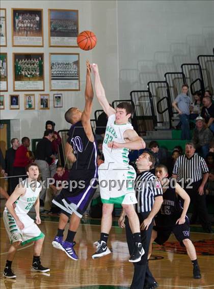Thumbnail 2 in Washington vs. Triton Central (IHSAA 2A Sectional Tournament) photogallery.