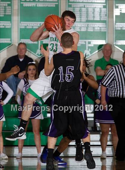 Thumbnail 1 in Washington vs. Triton Central (IHSAA 2A Sectional Tournament) photogallery.