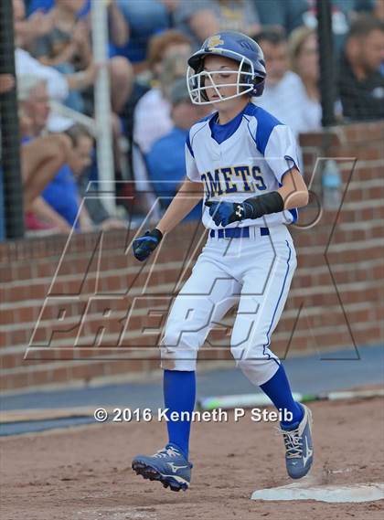 Thumbnail 3 in Delcambre @ St. Charles Catholic (LHSAA 2A 1st Round Playoffs) photogallery.