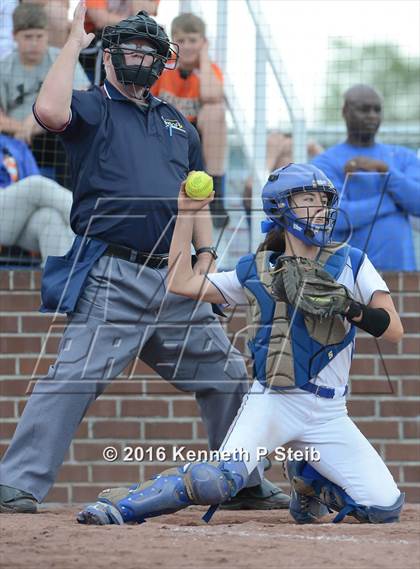 Thumbnail 2 in Delcambre @ St. Charles Catholic (LHSAA 2A 1st Round Playoffs) photogallery.
