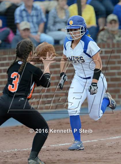 Thumbnail 3 in Delcambre @ St. Charles Catholic (LHSAA 2A 1st Round Playoffs) photogallery.