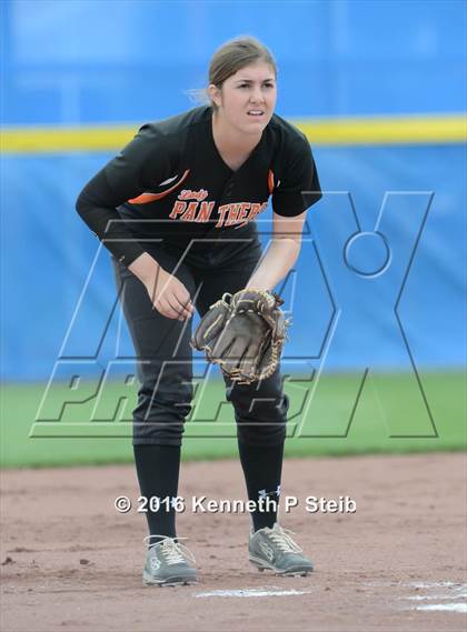 Thumbnail 1 in Delcambre @ St. Charles Catholic (LHSAA 2A 1st Round Playoffs) photogallery.
