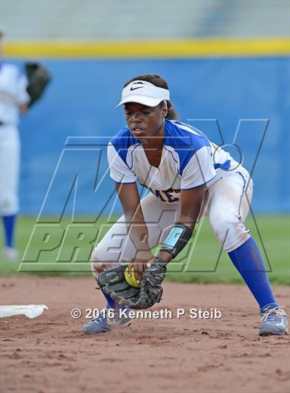 Thumbnail 3 in Delcambre @ St. Charles Catholic (LHSAA 2A 1st Round Playoffs) photogallery.