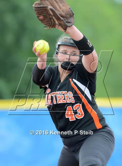 Thumbnail 3 in Delcambre @ St. Charles Catholic (LHSAA 2A 1st Round Playoffs) photogallery.