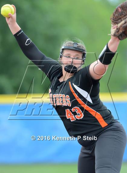 Thumbnail 1 in Delcambre @ St. Charles Catholic (LHSAA 2A 1st Round Playoffs) photogallery.