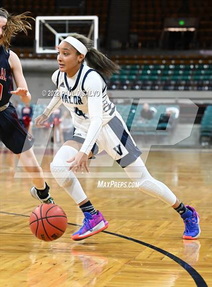 Thumbnail 3 in Valor Christian vs. Chaparral (CHSAA 5A Great 8) photogallery.