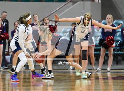 Thumbnail 3 in Valor Christian vs. Chaparral (CHSAA 5A Great 8) photogallery.
