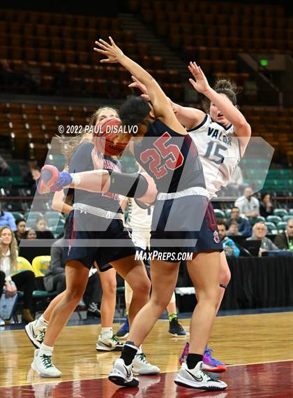 Thumbnail 1 in Valor Christian vs. Chaparral (CHSAA 5A Great 8) photogallery.