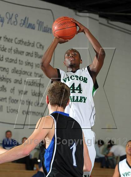 Thumbnail 3 in Dana Hills vs. Victor Valley (MaxPreps Holiday Classic) photogallery.