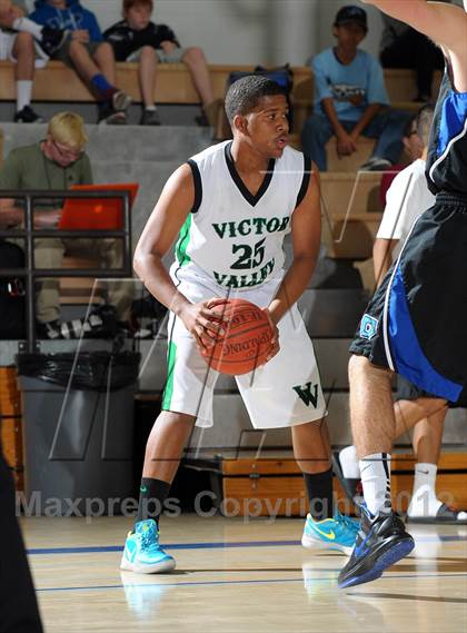 Thumbnail 3 in Dana Hills vs. Victor Valley (MaxPreps Holiday Classic) photogallery.