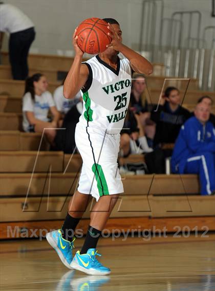 Thumbnail 2 in Dana Hills vs. Victor Valley (MaxPreps Holiday Classic) photogallery.