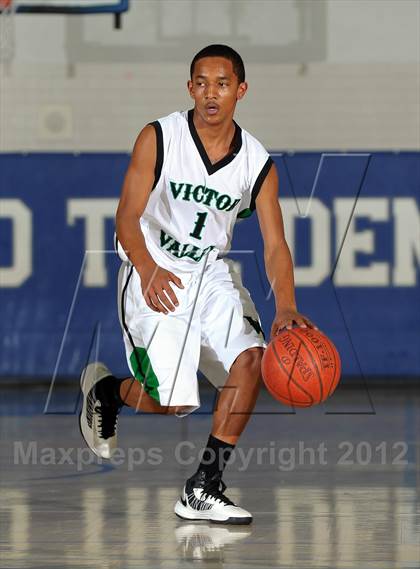 Thumbnail 3 in Dana Hills vs. Victor Valley (MaxPreps Holiday Classic) photogallery.