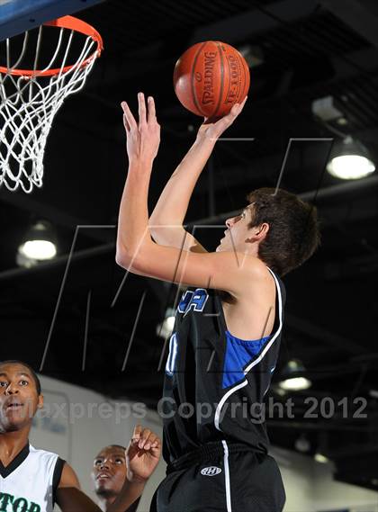 Thumbnail 3 in Dana Hills vs. Victor Valley (MaxPreps Holiday Classic) photogallery.