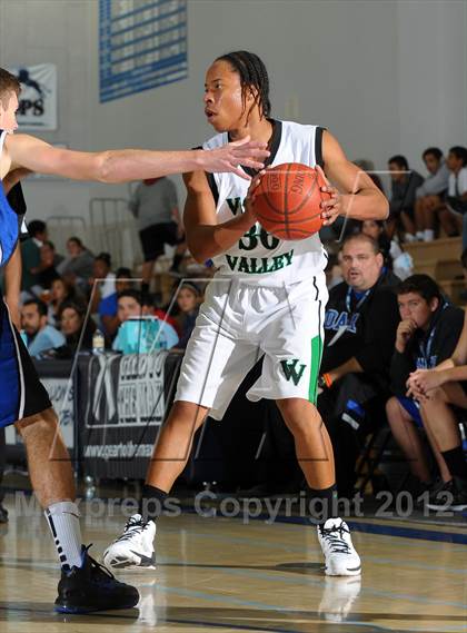 Thumbnail 2 in Dana Hills vs. Victor Valley (MaxPreps Holiday Classic) photogallery.