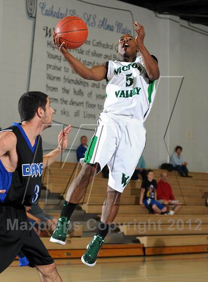 Thumbnail 3 in Dana Hills vs. Victor Valley (MaxPreps Holiday Classic) photogallery.