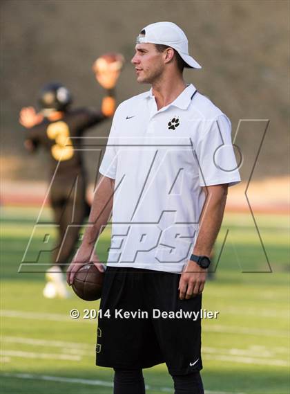 Thumbnail 2 in Van Nuys @ Calabasas photogallery.