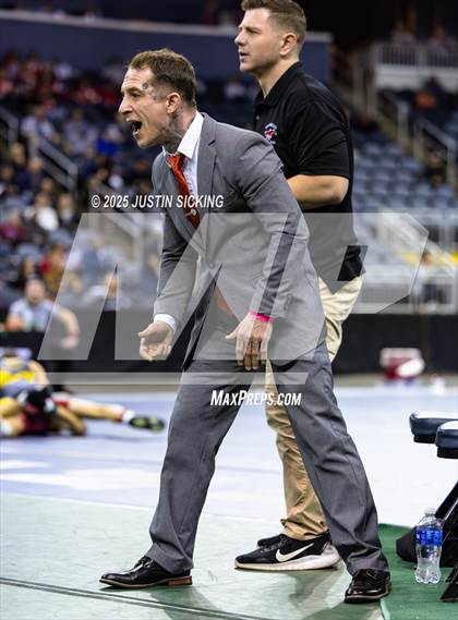 Thumbnail 1 in IHSAA Semi State (Evansville) photogallery.