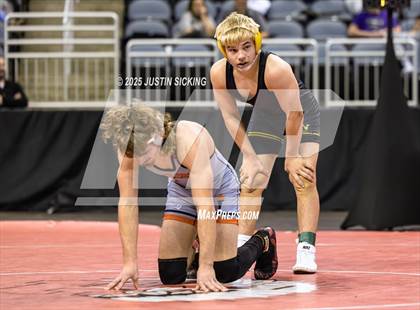 Thumbnail 1 in IHSAA Semi State (Evansville) photogallery.