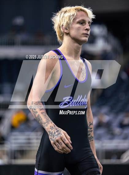 Thumbnail 2 in IHSAA Semi State (Evansville) photogallery.