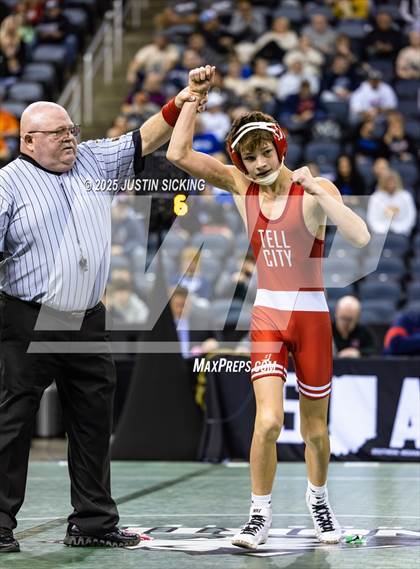 Thumbnail 3 in IHSAA Semi State (Evansville) photogallery.