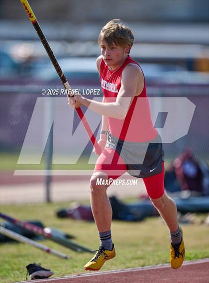 Thumbnail 3 in Jersey Village Falcon Relays (Pole Vault) photogallery.