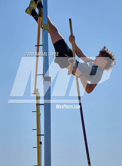 Thumbnail 1 in Jersey Village Falcon Relays (Pole Vault) photogallery.