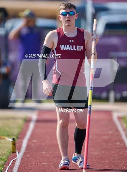 Thumbnail 2 in Jersey Village Falcon Relays (Pole Vault) photogallery.