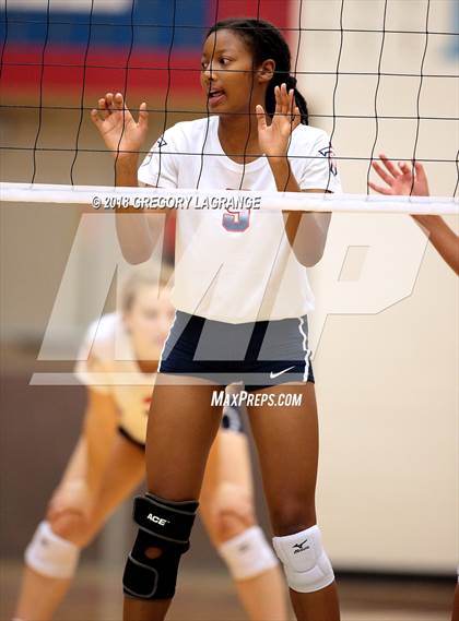 Thumbnail 3 in Lewisville vs Centennial photogallery.