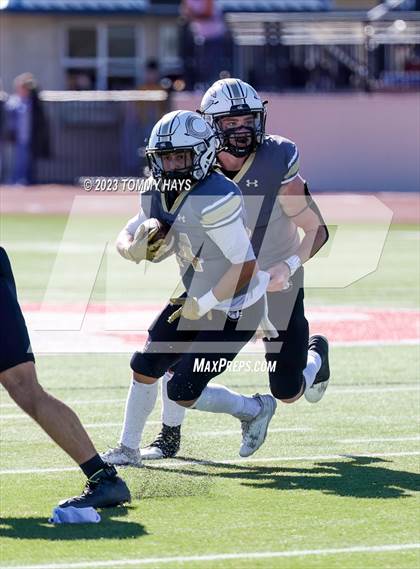 Thumbnail 2 in Brock vs. Clyde (UIL 3A D1 Region Playoff) photogallery.