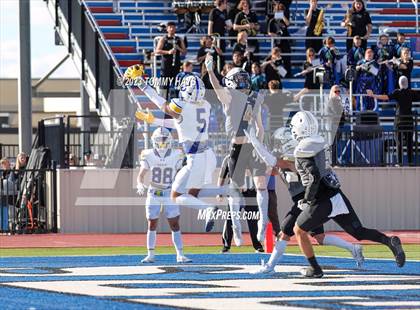 Thumbnail 3 in Brock vs. Clyde (UIL 3A D1 Region Playoff) photogallery.